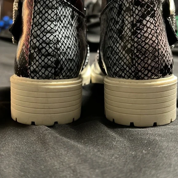 Over ankle high boots - Picture 4 of 7